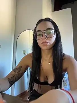 lucialuna — Freechat on StripChat