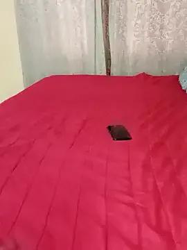 Luciouslips00 on StripChat