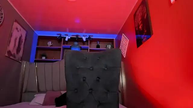 Lucy_Williiams on StripChat