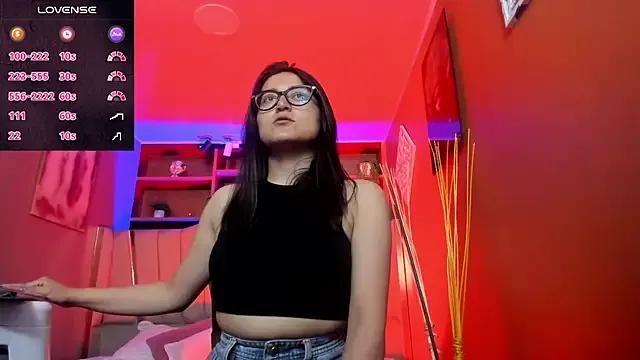 Lucy_Williiams on StripChat