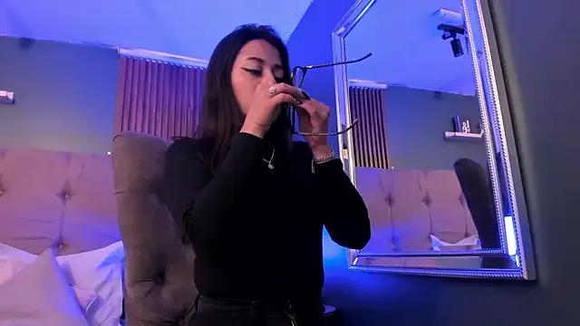 Lucy_Williiams on StripChat