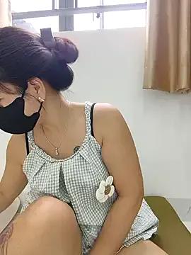 lyna_bl on StripChat