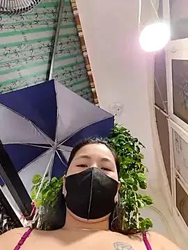 lyna_bl on StripChat