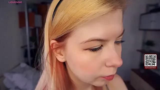 LynetHakes on StripChat