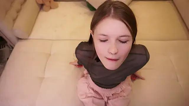 LynHillaire on StripChat