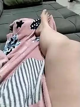 Maeefilha244 on StripChat