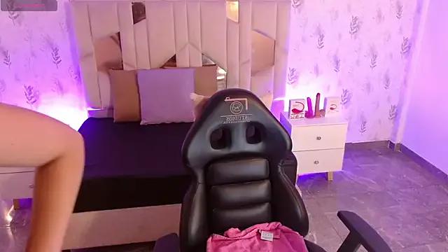 MARIANA_TAY1 on StripChat