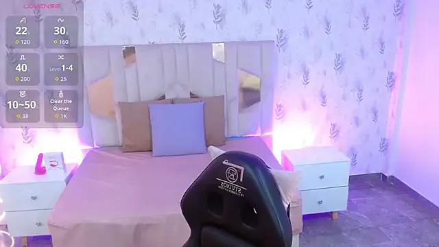 MARIANA_TAY1 on StripChat