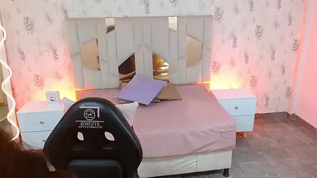 MARIANA_TAY1 on StripChat