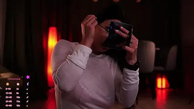 MaryHols on StripChat