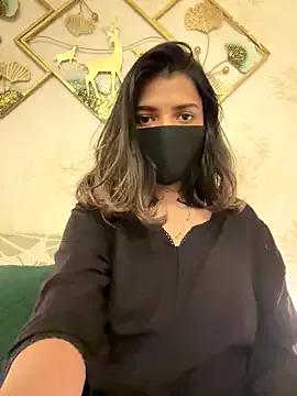 MaYaa__11 on StripChat