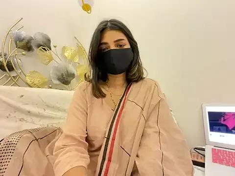 MaYaa__11 on StripChat