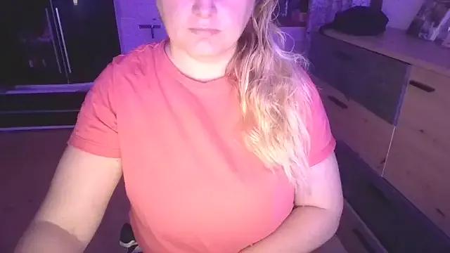 Meliss_Official9 — prsa ve vytahu