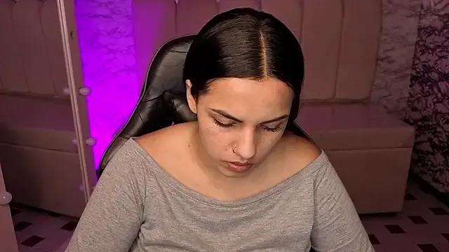 Mialover_v on StripChat