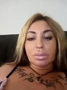 MiaMooly on StripChat