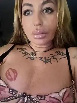 MiaMooly on StripChat