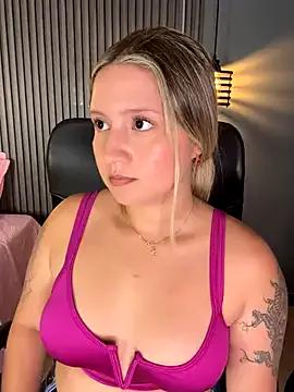 MiaPetit_ on StripChat