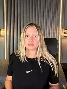 MiaPetit_ on StripChat