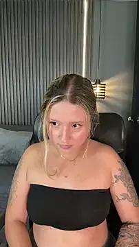 MiaPetit_ on StripChat