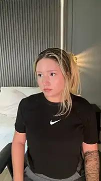 MiaPetit_ on StripChat