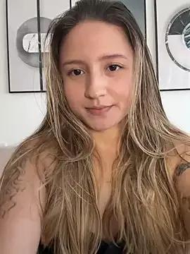 MiaPetit_ on StripChat