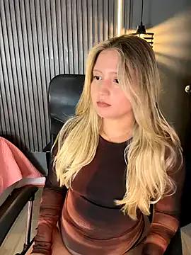 MiaPetit_ on StripChat