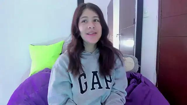 MiaQueen021 on StripChat