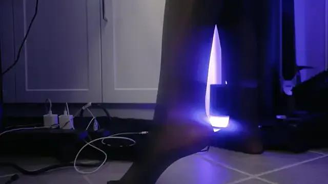 Midnightrose11 on StripChat