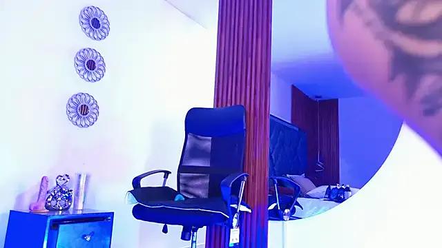 Milf_Slutty on StripChat