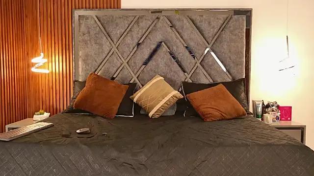 Milf_Slutty on StripChat