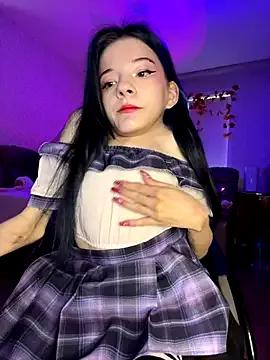 MiniSophiaa on StripChat