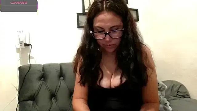 MirandaLatinaLovely on StripChat