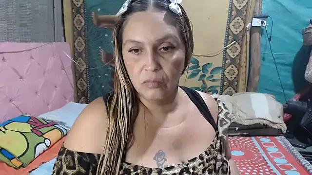 mom_son_dirty — chorro en boca de mama y 10 azotes