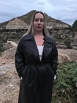 Mona_Plus on StripChat