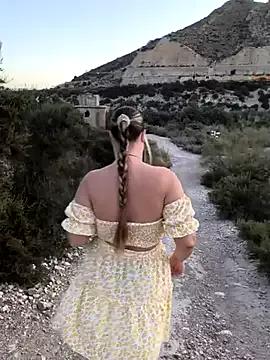 Mona_Plus on StripChat