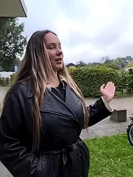 Mona_Plus on StripChat