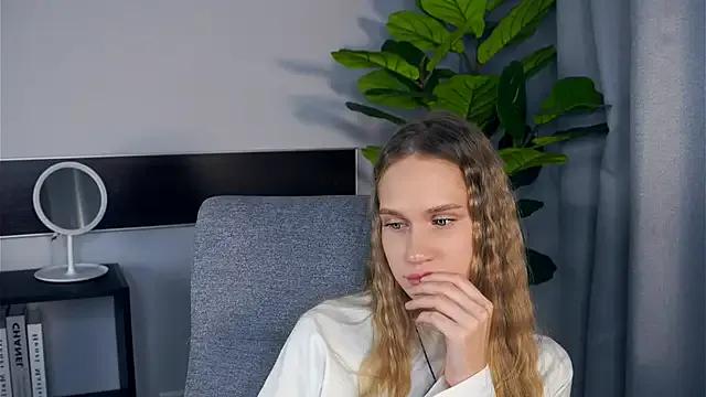 NadinePogar on StripChat