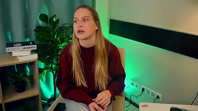 NadinePogar on StripChat