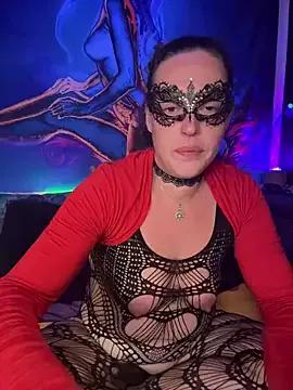 Nadja_Noir on StripChat