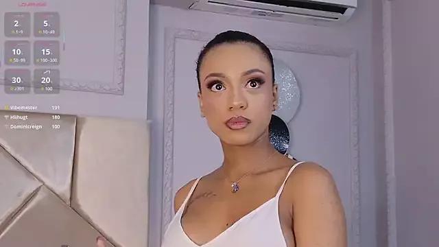 Nahomi_King on StripChat