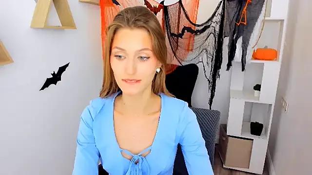 NaturalBeaty on StripChat