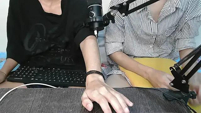 NaughtyThrouple007 on StripChat