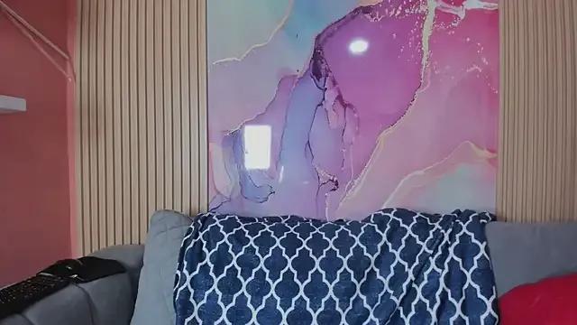 NhoanBrunette on StripChat