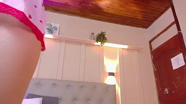 nicki_snow on StripChat