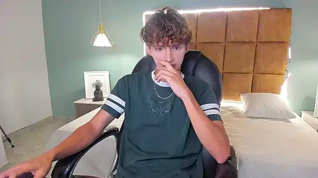 NicolasFerrer18 on StripChat