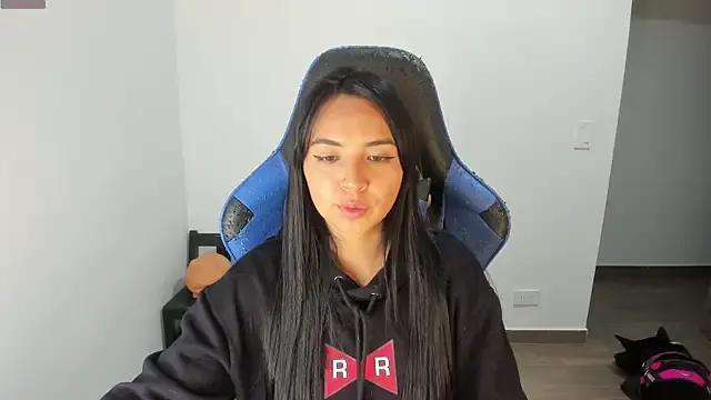 Nicole_Ss on StripChat