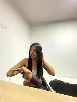 Nicole_Ss on StripChat