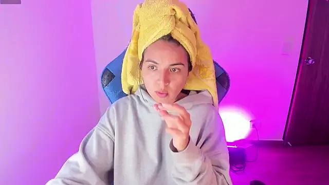 Nicole_Ss on StripChat