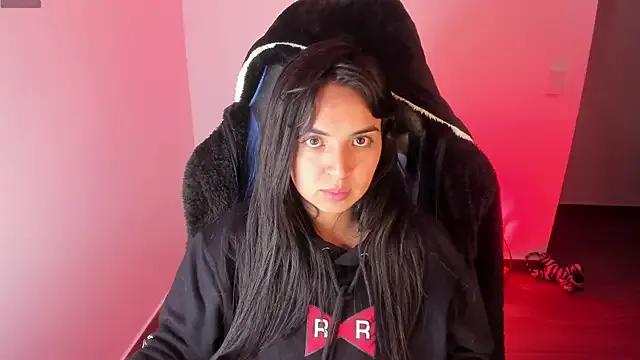 Nicole_Ss on StripChat