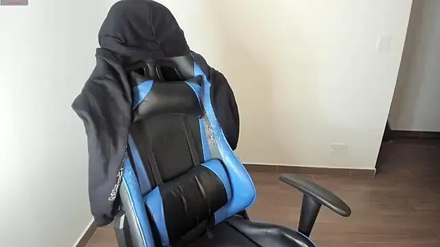 Nicole_Ss on StripChat